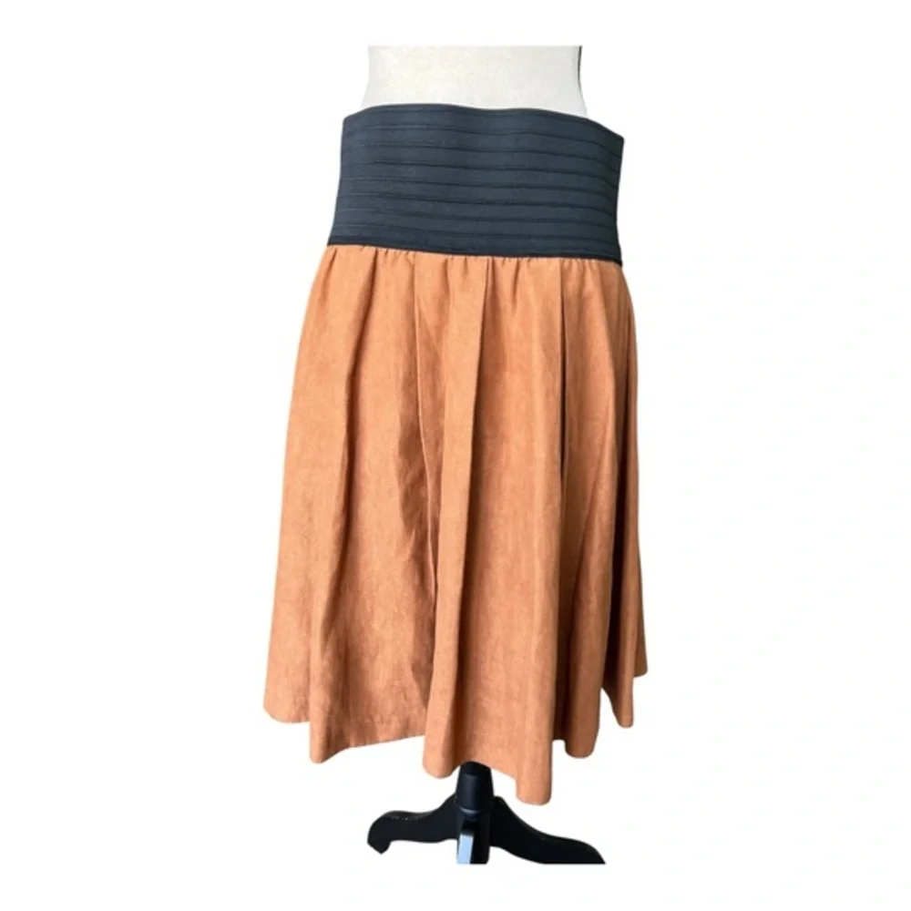 Dejavu Elegant Two-Tone Midi Skirt in Brown and Black Flare Size M